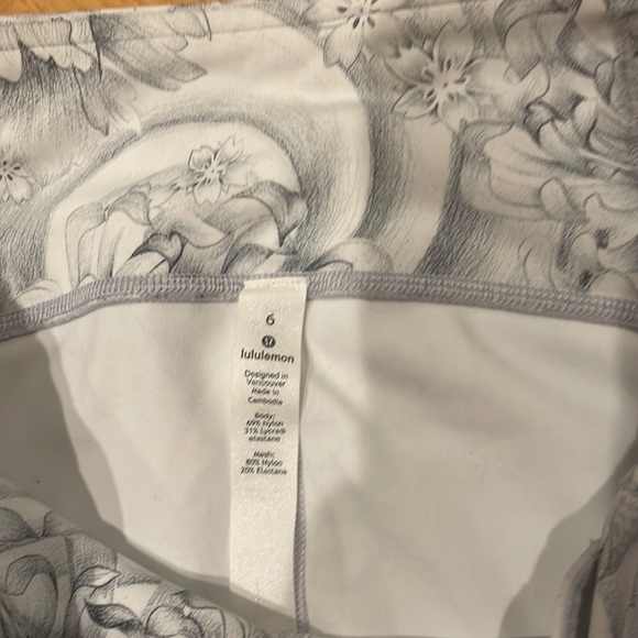 Floral Lululemon leggings - Picture 3 of 4